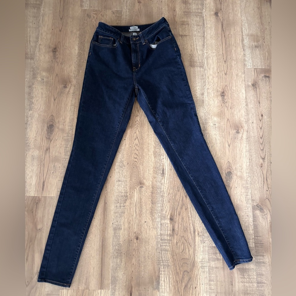 Women’s LL Bean Classic fit jeans dark wash size 4 TALL EUC